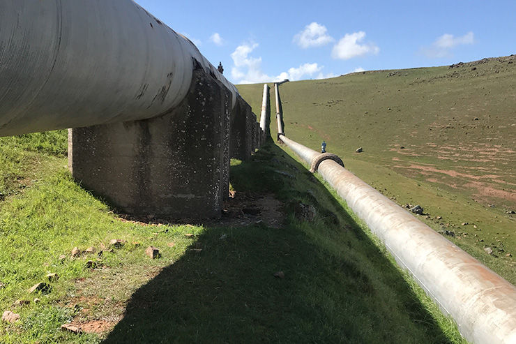 Pipeline into Spalding on the Heysen Trail